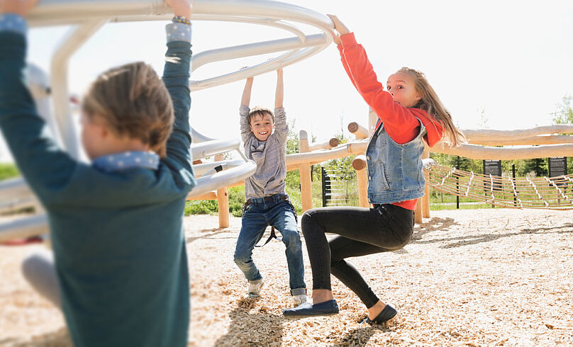 Gruppe Kinder auf dem Spielplatz