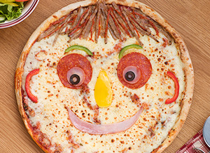 Pizza mit Gesicht